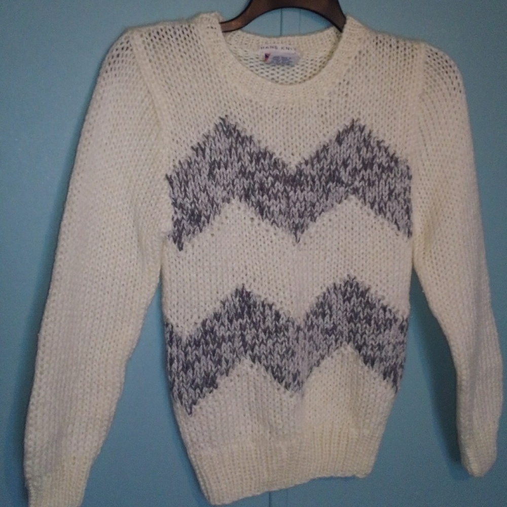 Small Hand Knit Acrilic Sweater White/Gray - Picture 5 of 5